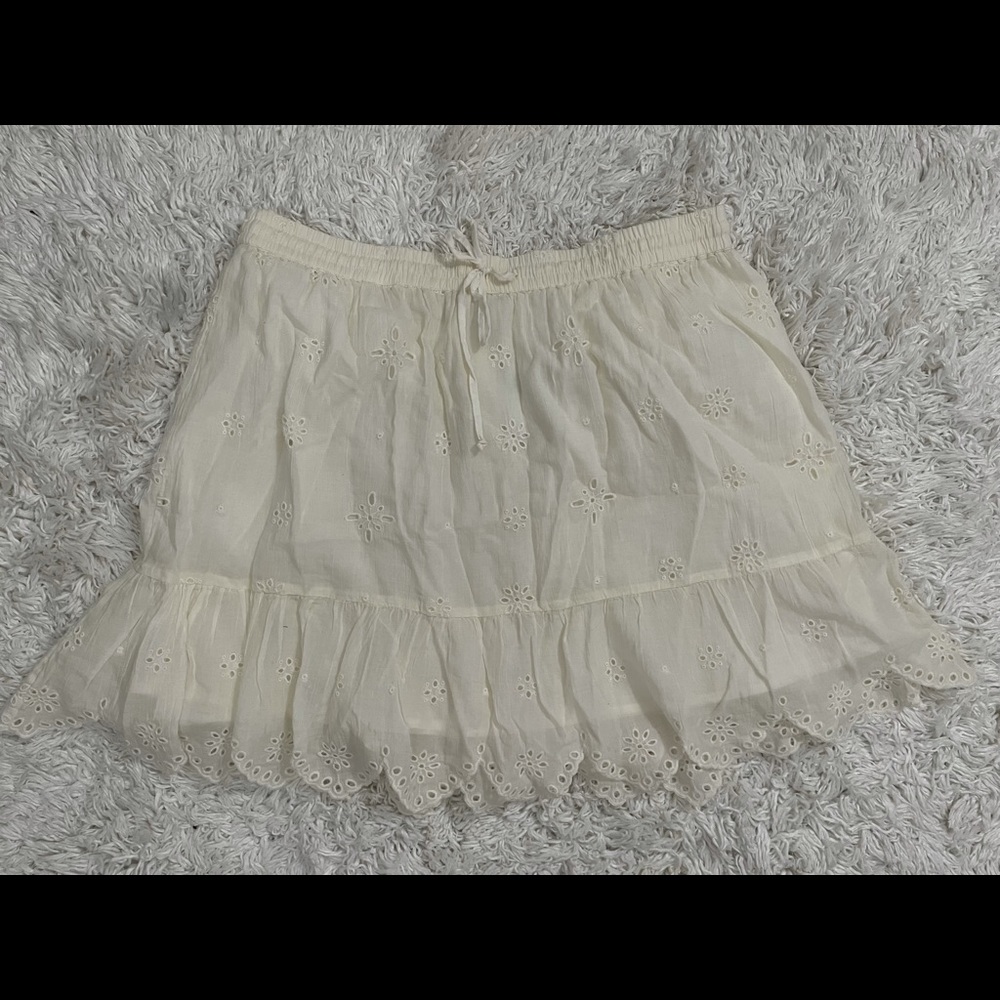 AERIE WOMANS WHITE SKIRT SIZE L